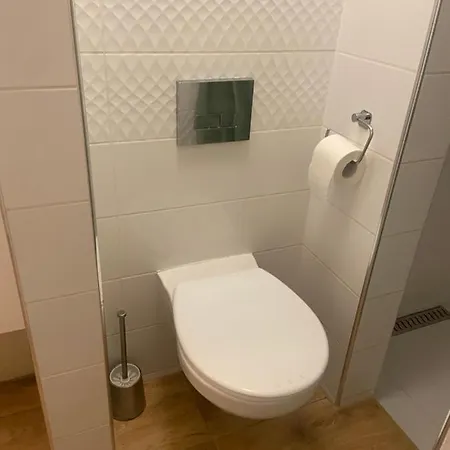 Maly Apartament Z Kuchnia I Lazienka 슈체친